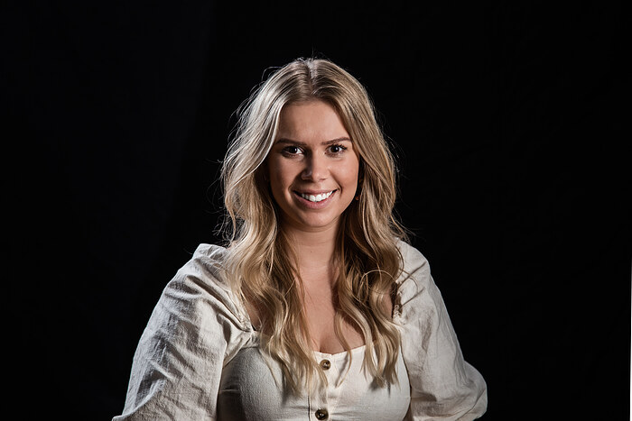 Natalie Womb-Olsen, Salg